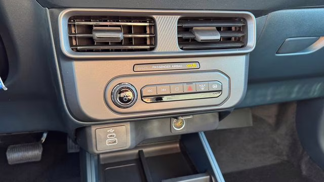 2026 Oxford White Ford Maverick XL FWD Truck