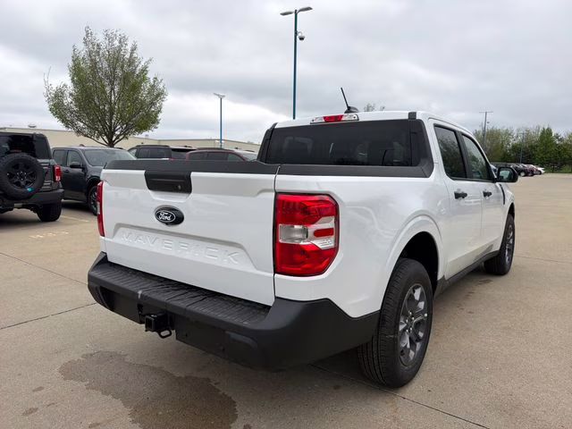 2026 Oxford White Ford Maverick XLT FWD Truck