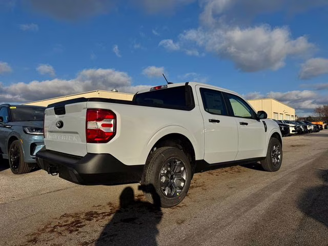 2026 White Metallic Ford Maverick XLT AWD Truck