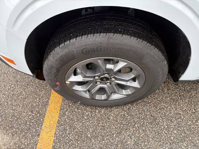 2026 White Metallic Ford Maverick XLT AWD Truck
