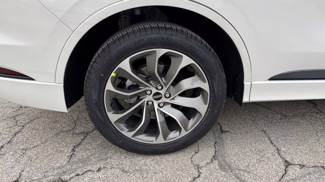 2026 Pristine White Metallic Tri-Coat Lincoln Aviator Premiere AWD SUV