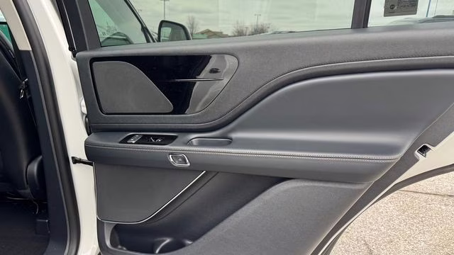 2026 Pristine White Metallic Tri-Coat Lincoln Aviator Premiere AWD SUV