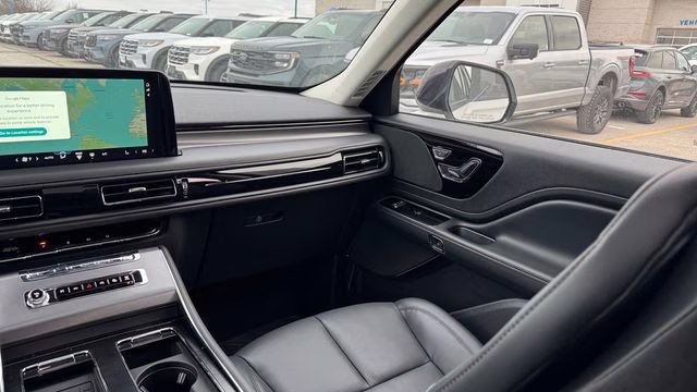 2026 Pristine White Metallic Tri-Coat Lincoln Aviator Premiere AWD SUV