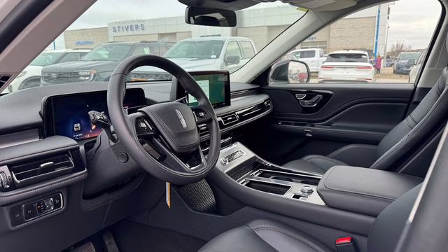 2026 Pristine White Metallic Tri-Coat Lincoln Aviator Premiere AWD SUV