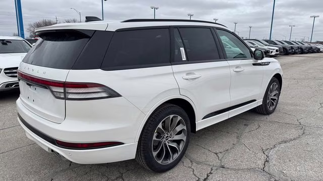 2026 Pristine White Metallic Tri-Coat Lincoln Aviator Premiere AWD SUV