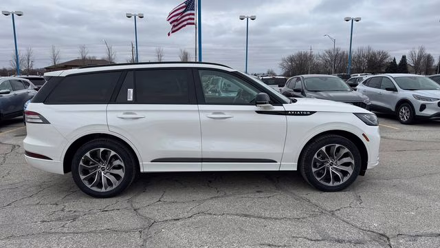2026 Pristine White Metallic Tri-Coat Lincoln Aviator Premiere AWD SUV