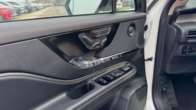 2026 Pristine White Metallic Tri-Coat Lincoln Corsair Reserve AWD SUV