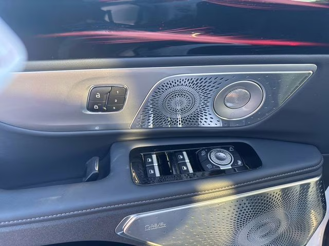 2026 White Platinum Clearcoat Metallic Lincoln Nautilus Reserve AWD SUV