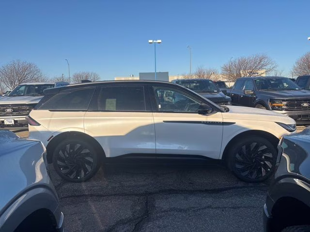 2026 White Platinum Clearcoat Metallic Lincoln Nautilus Reserve AWD SUV