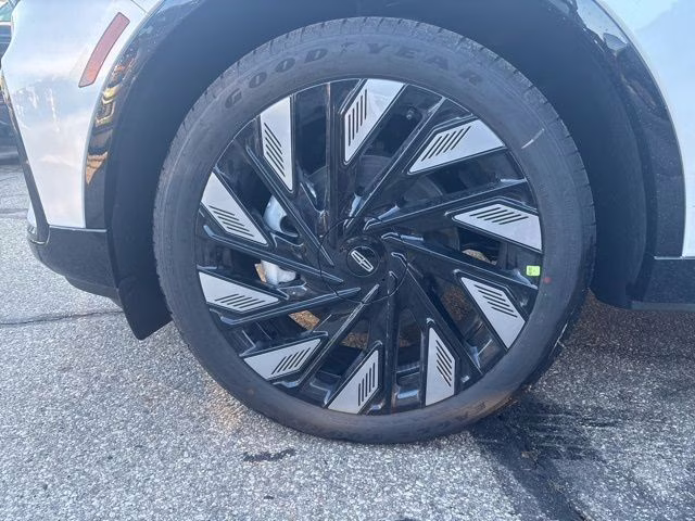 2026 White Platinum Clearcoat Metallic Lincoln Nautilus Reserve AWD SUV