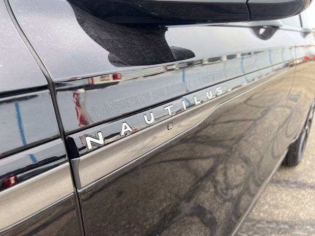 2026 Infinite Black Metallic Clearcoat Lincoln Nautilus Reserve AWD SUV