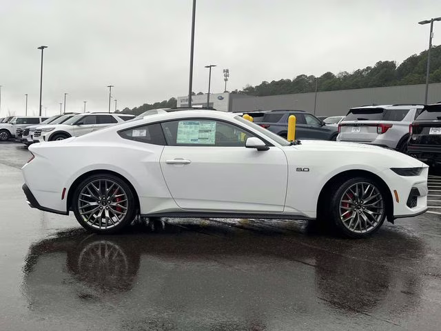 2026 Oxford White Ford Mustang GT Premium RWD Coupe