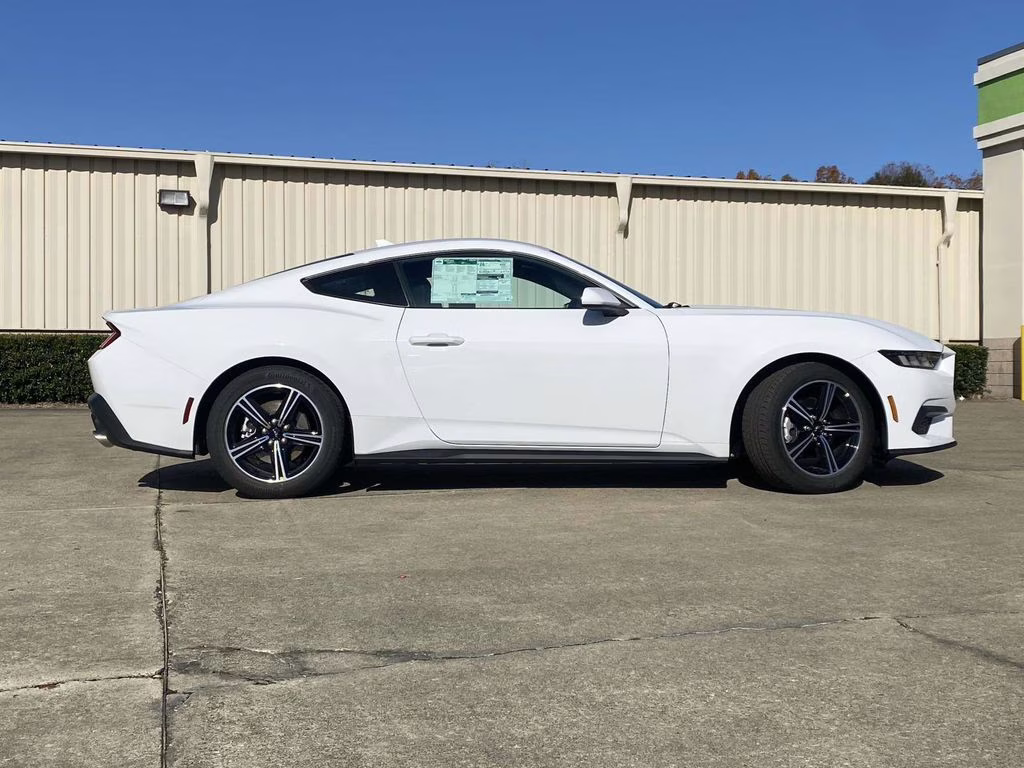 2025 Oxford White Ford Mustang EcoBoost RWD Coupe