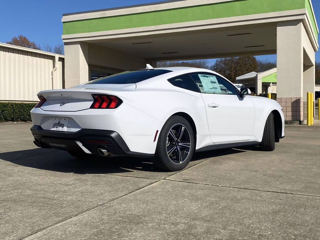 2025 Oxford White Ford Mustang EcoBoost RWD Coupe