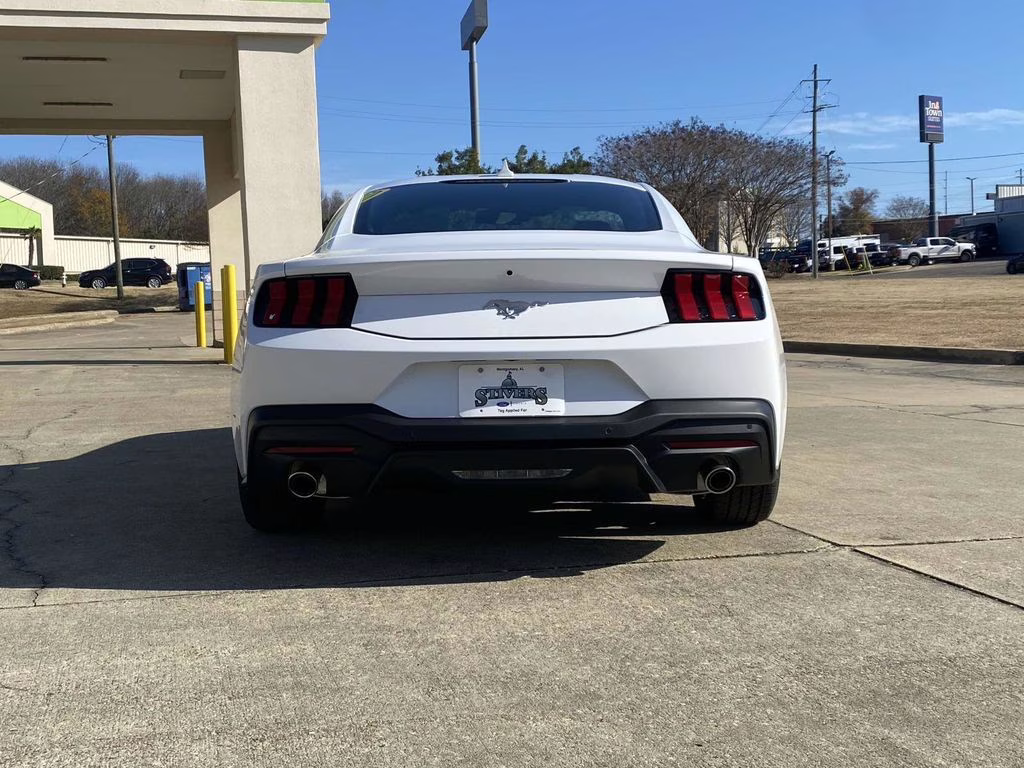 2025 Oxford White Ford Mustang EcoBoost RWD Coupe