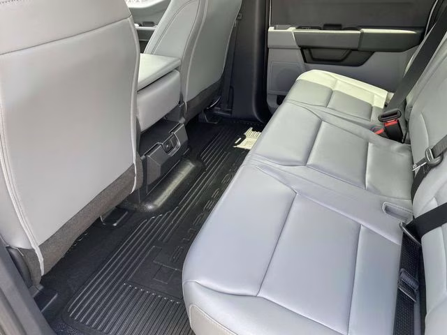 2025 Oxford White Ford Super Duty F-350 DRW XL RWD Chassis