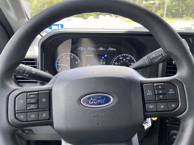 2025 Oxford White Ford Super Duty F-350 DRW XL RWD Chassis