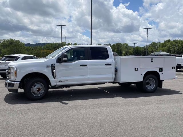 2025 Oxford White Ford Super Duty F-350 DRW XL RWD Chassis