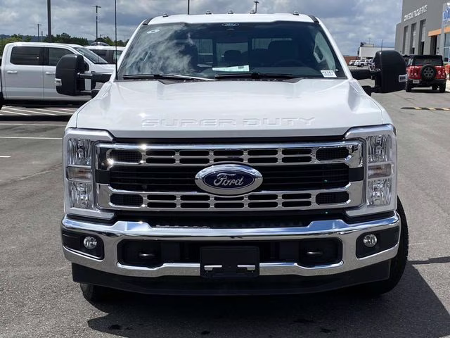 2025 Oxford White Ford Super Duty F-350 DRW XL RWD Chassis