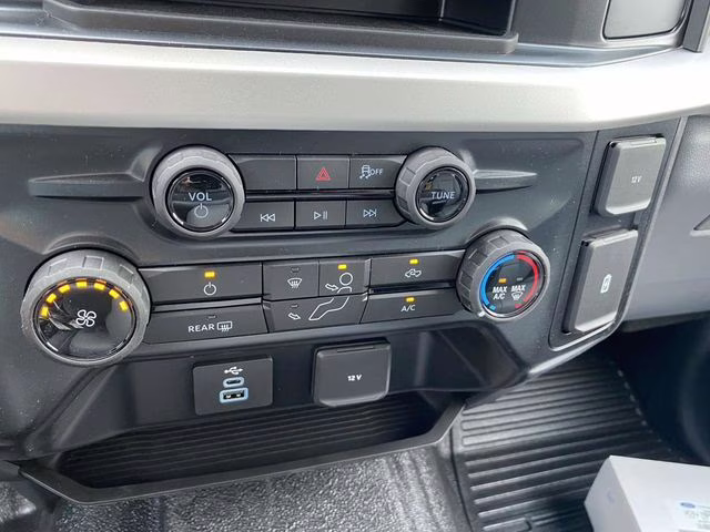 2025 Oxford White Ford Super Duty F-350 DRW XL 4X4 Chassis