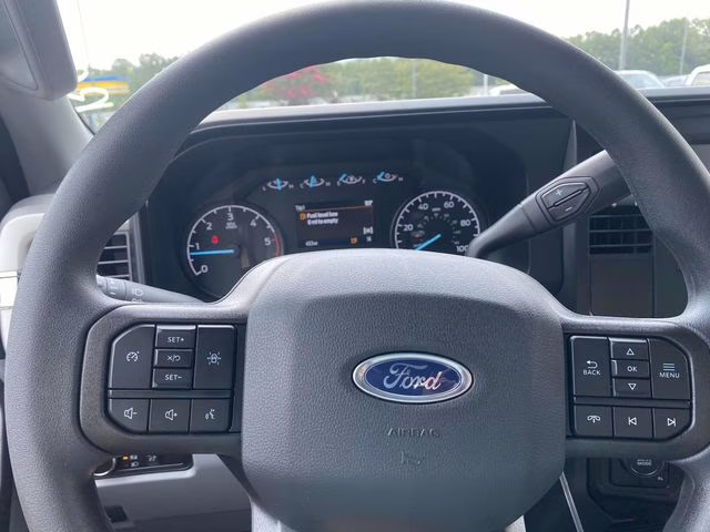 2025 Oxford White Ford Super Duty F-350 DRW XL 4X4 Chassis