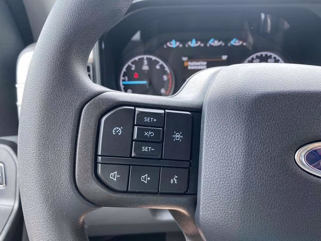 2025 Oxford White Ford Super Duty F-350 DRW XL 4X4 Chassis