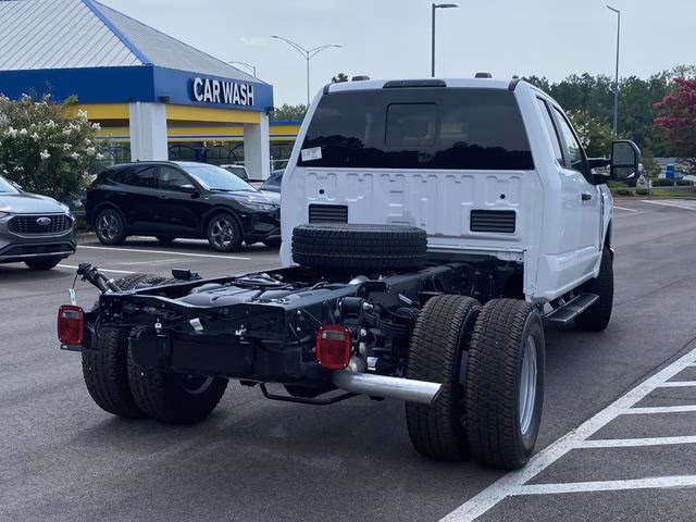 2025 Oxford White Ford Super Duty F-350 DRW XL 4X4 Chassis
