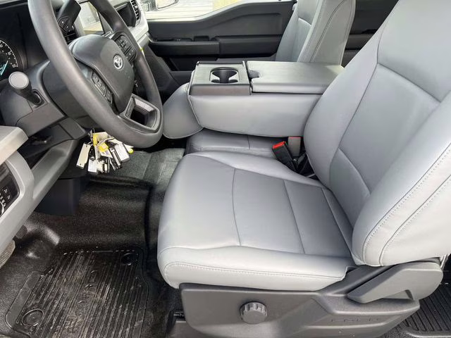 2026 Oxford White Ford Super Duty F-350 DRW XL 4X4 Chassis