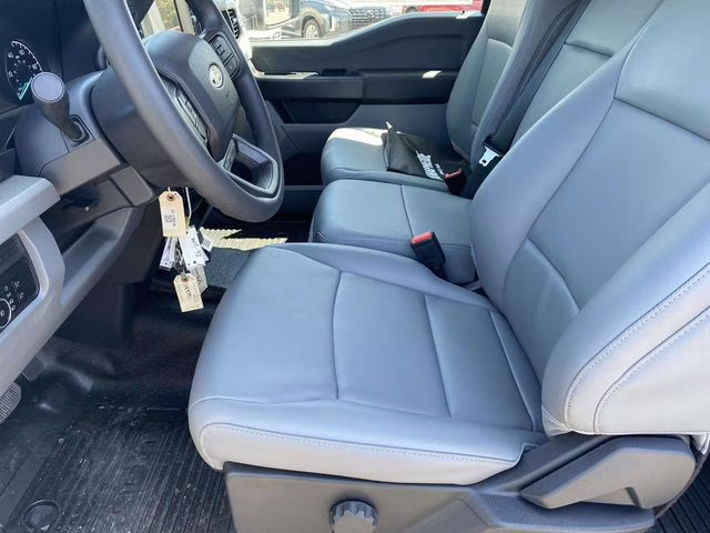 2026 Oxford White Ford Super Duty F-350 DRW XL 4X4 Chassis