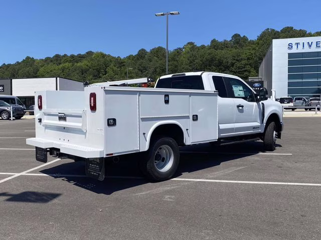 2026 Oxford White Ford Super Duty F-350 DRW XL 4X4 Chassis