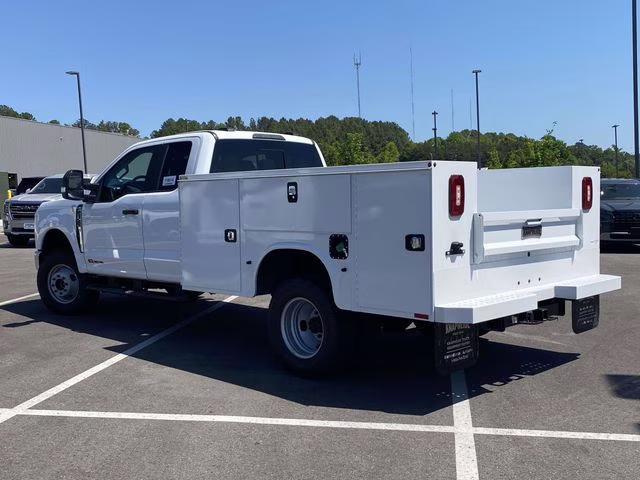 2026 Oxford White Ford Super Duty F-350 DRW XL 4X4 Chassis