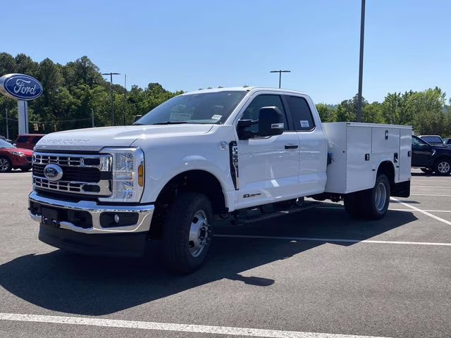 2026 Oxford White Ford Super Duty F-350 DRW XL 4X4 Chassis