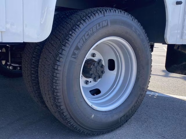 2026 Oxford White Ford Super Duty F-350 DRW XL 4X4 Chassis