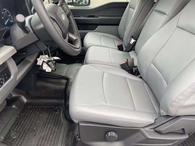 2026 Oxford White Ford Super Duty F-350 DRW XL 4X4 Chassis