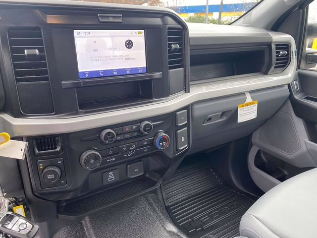 2026 Oxford White Ford Super Duty F-350 DRW XL 4X4 Chassis