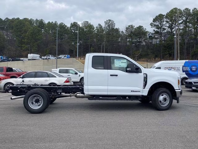 2026 Oxford White Ford Super Duty F-350 DRW XL 4X4 Chassis