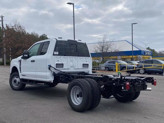 2026 Oxford White Ford Super Duty F-350 DRW XL 4X4 Chassis