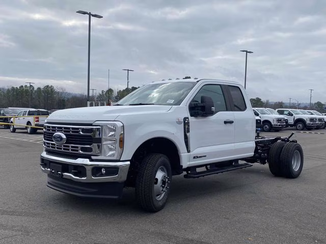 2026 Oxford White Ford Super Duty F-350 DRW XL 4X4 Chassis