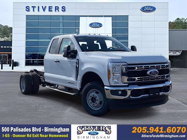2026 Oxford White Ford Super Duty F-350 DRW XL 4X4 Chassis