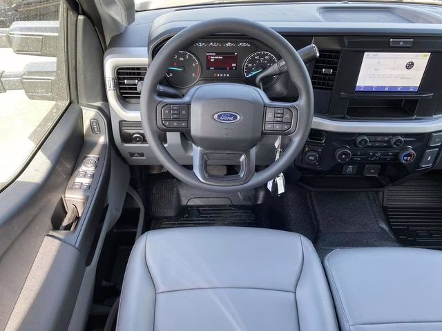 2026 Oxford White Ford Super Duty F-350 DRW XL 4X4 Chassis