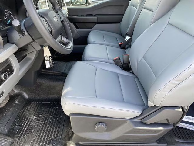 2026 Oxford White Ford Super Duty F-350 DRW XL 4X4 Chassis