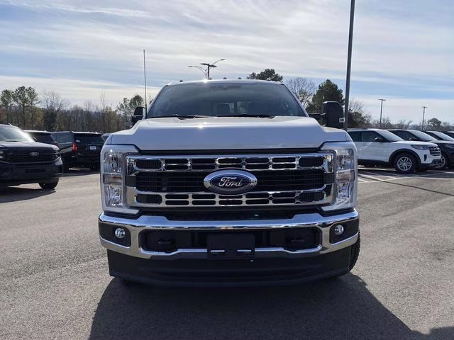 2026 Oxford White Ford Super Duty F-350 DRW XL 4X4 Chassis