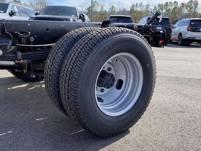 2026 Oxford White Ford Super Duty F-350 DRW XL 4X4 Chassis