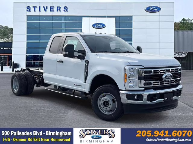 2026 Oxford White Ford Super Duty F-350 DRW XL 4X4 Chassis