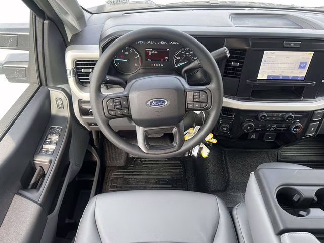 2026 Oxford White Ford Super Duty F-350 DRW XL 4X4 Chassis