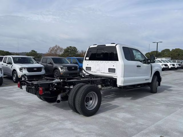 2026 Oxford White Ford Super Duty F-350 DRW XL 4X4 Chassis