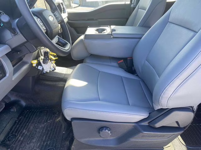 2026 Oxford White Ford Super Duty F-350 DRW XL 4X4 Chassis