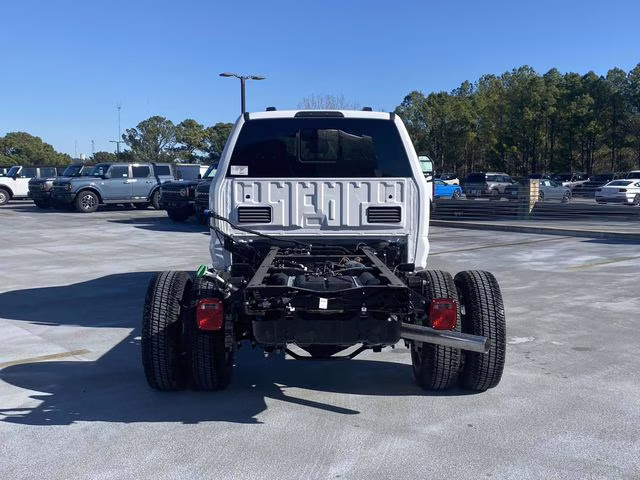 2026 Oxford White Ford Super Duty F-350 DRW XL 4X4 Chassis