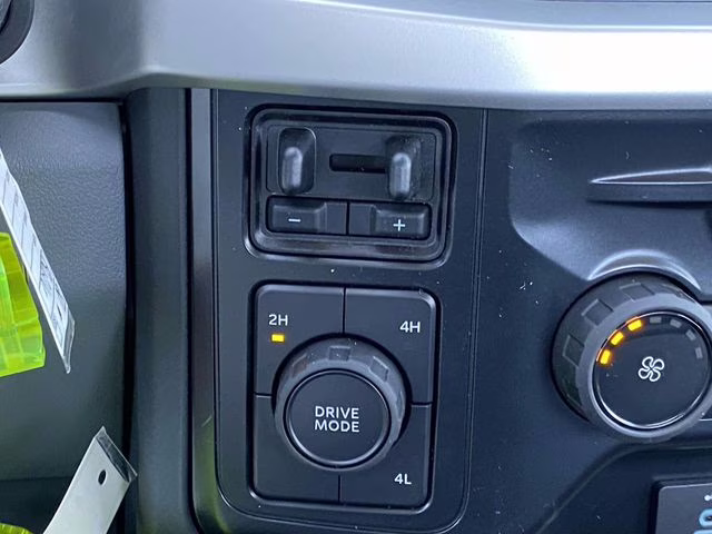 2025 Oxford White Ford Super Duty F-550 DRW XL RWD Chassis