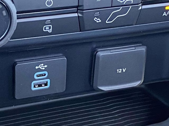 2025 Oxford White Ford Super Duty F-550 DRW XL RWD Chassis